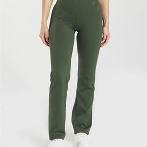 Gymshark Elevate Flared Leggings - Moss Olive - size Small